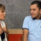 Martín Calle luce los resultados del implante que se hizo en enero. Aquí con su esposa Cecilia Cascante.