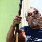 Héctor Napolitano deja ver su ingenio en la creación de su nueva canción titulada El Chongo volador.