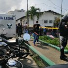 Al joven padre lo habrían visto fuera del centro médico y lo sorprendieron a balazos.