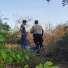 Por unos zapatos deportivos al filo de la carretera vieron dos cadáveres.