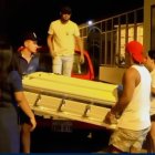 En la noche del sábado trasladaron el ataúd de la niña para el velatorio.