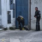 Agentes de Criminalística levantaron indicios cerca de la Unidad de Flagrancia.