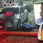 En cuerpo de Andrés Vicente Arteaga quedó junto al vehículo marca Audi en que se moviliza. Su amigo, Wilmer Matos, junto a su auto.
