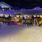 Hinchas amarillos recibieron a Barcelona en Buenos Aires