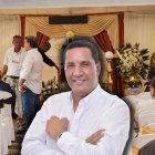 Al velatorio de Sánchez asisten amigos, familiares y personalidades de la política del cantón Quinindé, entre ellos el alcalde Ronal Moreno.