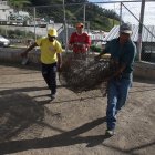 Los residentes han aprovechado el material que tenían guardado en una bodega.