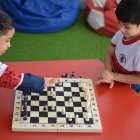 Niños ajedrecistas de la Academia Naval Guayaquil practicando el 'deporte ciencia'.