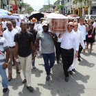 Unas 500 personas, entre amigos, familiares, allegados y líderes políticos, despidieron a Rider Sánchez.