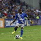 El encuentro se desarrolla en el estadio George Capwell