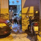 Uno de los cuerpos quedó tirado en la entrada de una vivienda del sector, cerca de un carro.