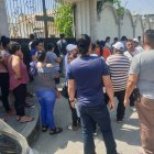 Familiares, tras reconocer a víctimas, evitaron dar declaraciones.