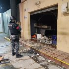 En una gasolinera de Pascuales delincuentes en moto lanzaron un explosivo.