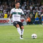 Jesús Trindade destaca como volante defensivo.