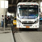 El bus fue incendiado en la tarde del martes 25. La Fetug analizó suspender el servicio general.