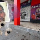 El cadáver del  venezolano Edgar Gutiérrez quedó junto al bar del centro de diversión.