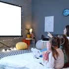 Respetar los límites de edad es parte de la educación infantil.