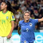Francia dio el gran golpe en el Mundial femenino al imponerse por 2-1 a Brasil.