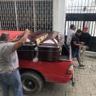 El hecho se registró en un local de la pareja. Ambos fueron retirados de la morgue.