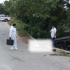 El cadáver de la víctima quedó sobre la calzada.