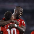 Enner Valencia (c) anotó el único gol del Inter de Porto Alegre, en la derrota frente a River Plate de Argentina.