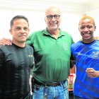 Eduardo Puentes, entrenador (i), Jorge Delgado, del COE, y Jeremy Peralta.