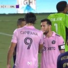 Leonardo Campana y Lionel Messi en la pelea con Felipe.
