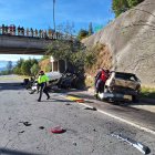 Una plataforma embistió a dos vehículos en la Ruta Viva.