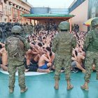 Uniformados de la Policía Nacional y Fuerzas Armadas ingresaron a tomar control del pabellón 12 de la Penitenciaría del Litoral.