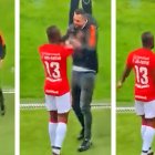 Enner Valencia empujó a Magrao, coordinador deportivo del Inter de Porto Alegre, tras el empate frente al Corinthians.