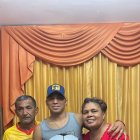 Jefferson Montero y una foto con sus padres; Julio y su querida mami Nelly Vite.