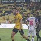 Francisco Fydriszewski de Barcelona se sacó la sal de la primera etapa e hizo dos goles en el inicio de la segunda.