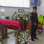 En el velorio del agente, sus compañeros cumplieron con el acto protocolar.