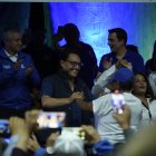 Fernando Villavicencio compartió con otras figuras políticas como el exministro Carrillo en un evento previo a su asesinato.