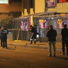 Miembros de la Policía Nacional levantaron indicios en el lugar del crimen.