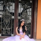 Primero hidrata los labios. Utiliza  colores claros y gloss para hacerlos más grandes.