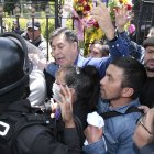 Amigos del candidato asesinado exigían acompañarlo en el velorio.