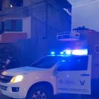 El hombre habría caído desde el techo de una vivienda de tres plantas.