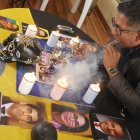 El Brujo del Amor revisa las cartas de los candidatos presidenciales.