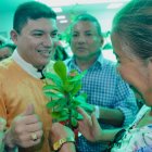 Los pacientes le son fieles al sanador Norberto Vélez. Algunos lo siguen desde hace 25 años y han llevado a sus demás familiares.