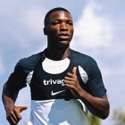 Moisés Caicedo se alista para debutar con el Chelsea de Inglaterra.