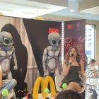 La cantante presentó su más reciente tema en un local de comidas en Guayaquil