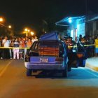 Iván Reyes Panchana iba en este carro. Se detuvo a comprar y lo balearon.
