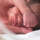 La lucha por legalizar este proceso conmovió a miles, resultando en una nueva vida en honor a su esposo fallecido.