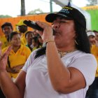 Roberta Zambrano fue amenzada.