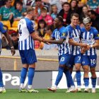 Pervis Estupiñán (c) marcó el segundo gol, en la goleada que el Brighton le propinó al Wolverhampton.
