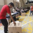 El voto en el colegio Cristóbal Colón, en Guayaquil.
