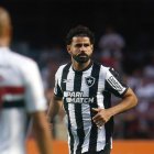 Diego Costa  sería titular  en el choque de Botafogo ante Defensa y Justicia.
