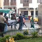 Medicina Legal se llevaba el cadáver.