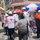 Miembros de la Cruz Roja han auxiliado a varias personas en la peregirnación.