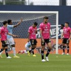 La decepción de los jugadores de Independiente del Valle tras caer en casa ante Universidad Católica por un penal en los minutos finales.